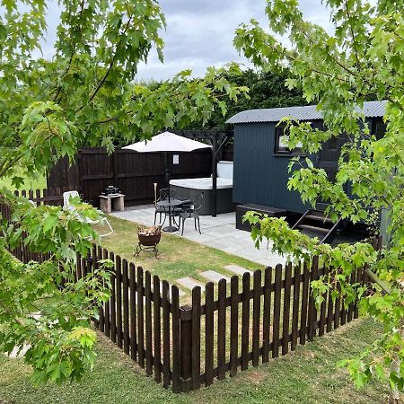Shepherds Hut With Hot Tub Wells Zewnętrze zdjęcie
