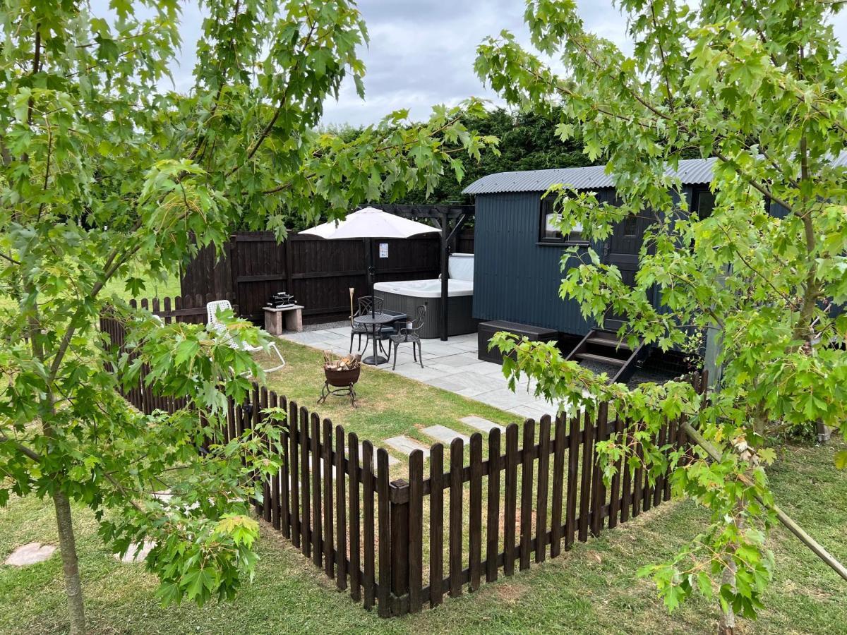 Shepherds Hut With Hot Tub Wells Zewnętrze zdjęcie
