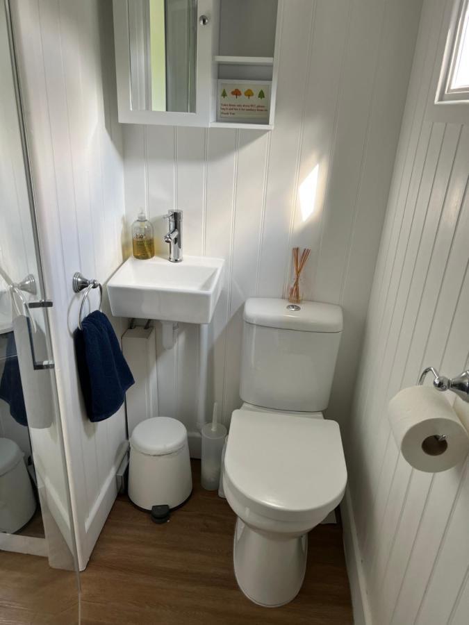 Shepherds Hut With Hot Tub Wells Zewnętrze zdjęcie
