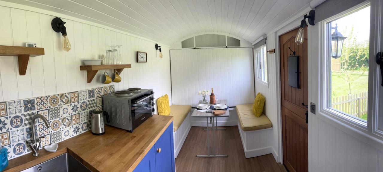 Shepherds Hut With Hot Tub Wells Zewnętrze zdjęcie
